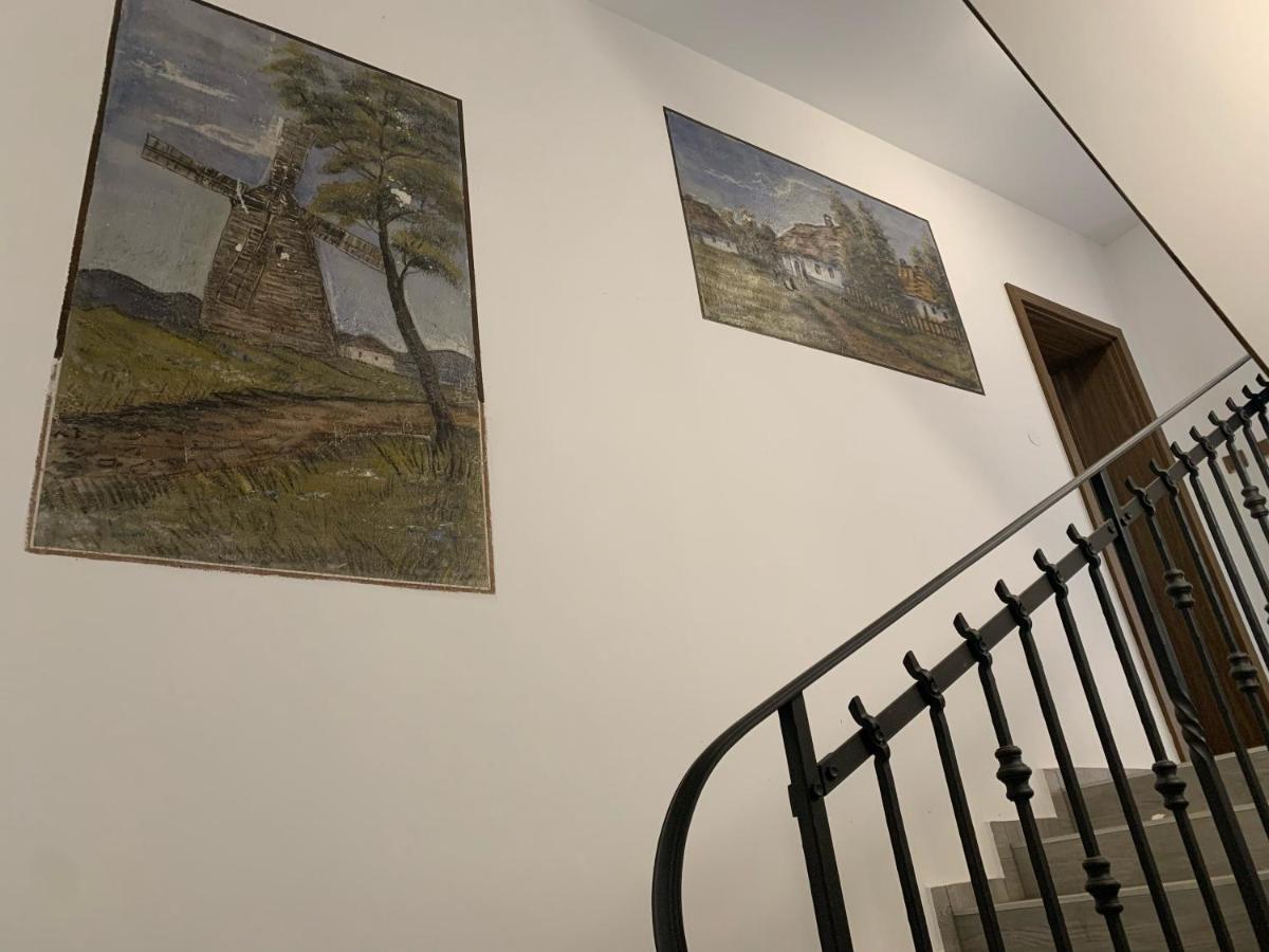 Cafe De La Creme Otel Kuzelov Dış mekan fotoğraf