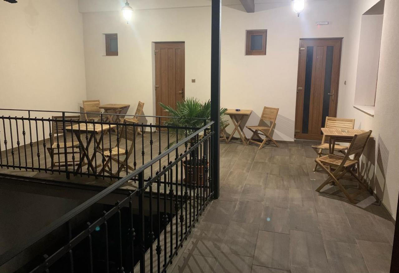 Cafe De La Creme Otel Kuzelov Dış mekan fotoğraf
