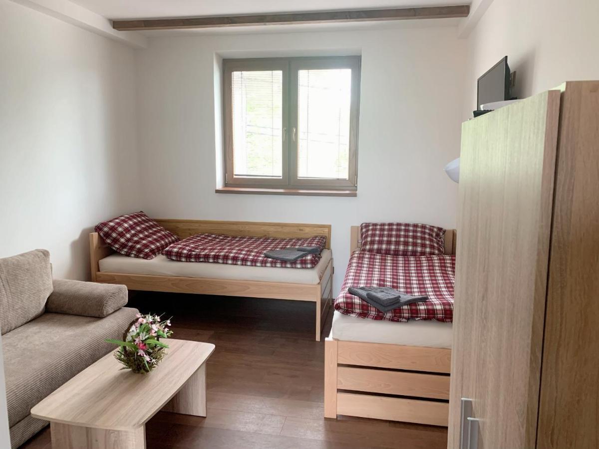 Cafe De La Creme Otel Kuzelov Dış mekan fotoğraf