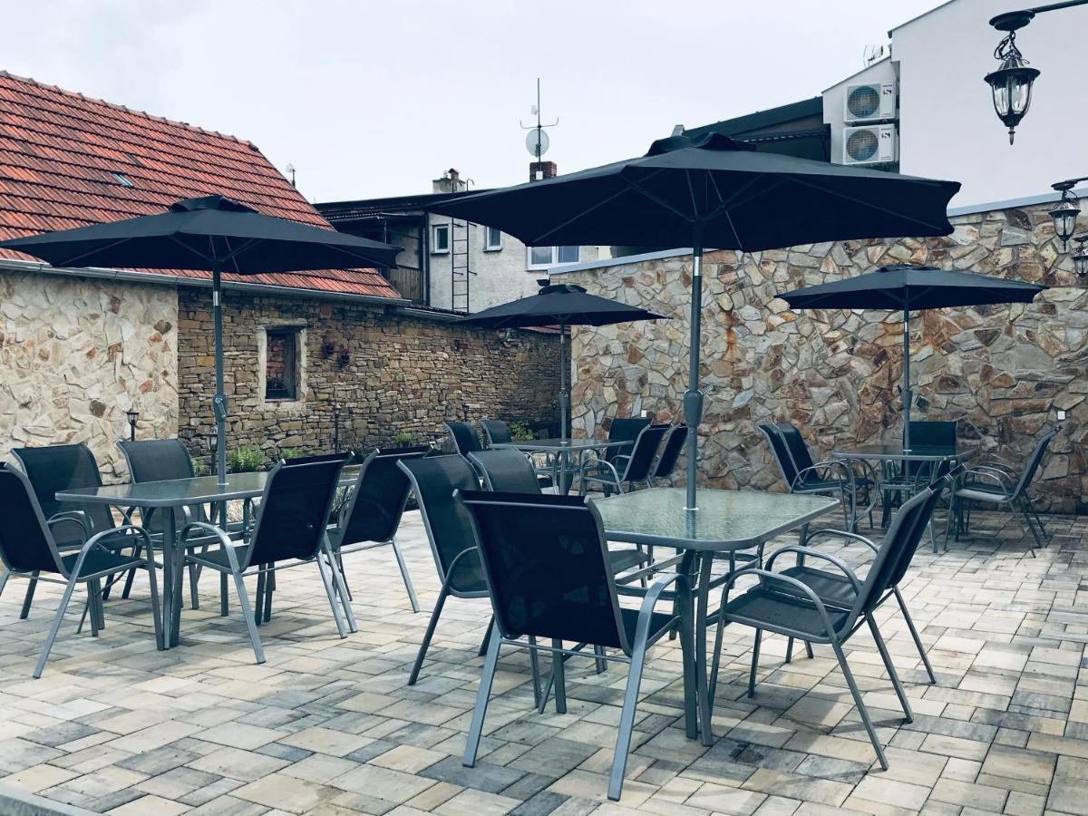 Cafe De La Creme Otel Kuzelov Dış mekan fotoğraf