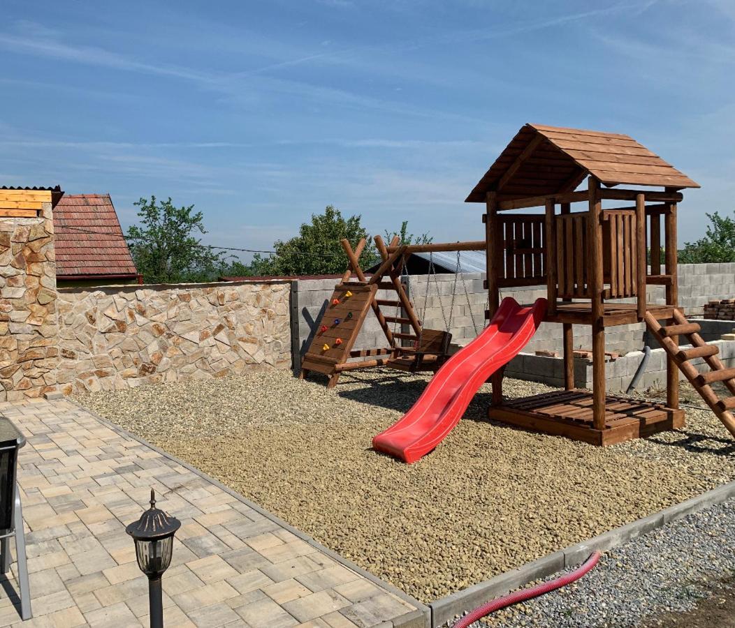 Cafe De La Creme Otel Kuzelov Dış mekan fotoğraf
